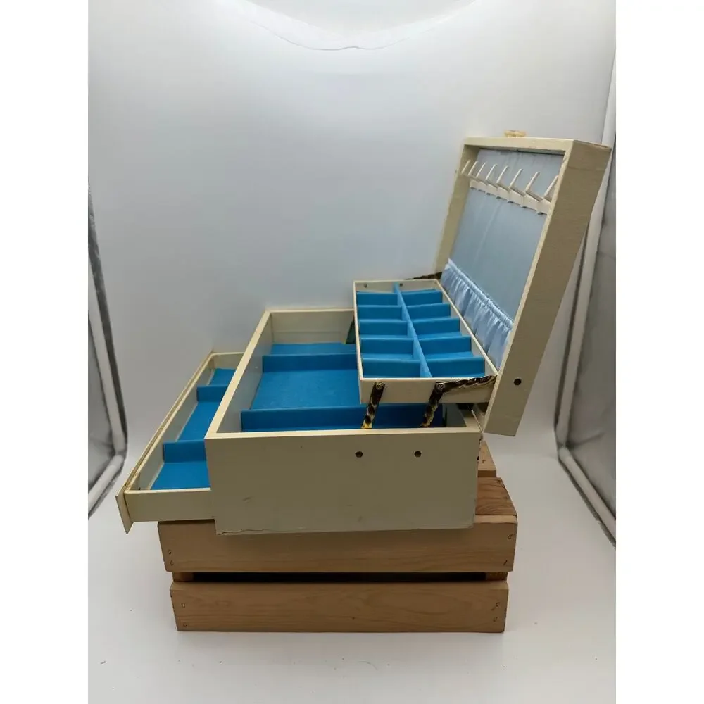 Vintage Off-White Faux Leather MultiTier Jewelry Box w/Gold Embossing/Blue Liner